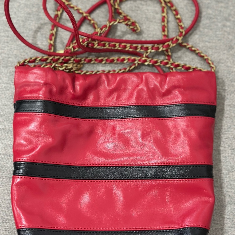Chanel Red and Black Leather Shoulder Bag - Picture 3 of 6